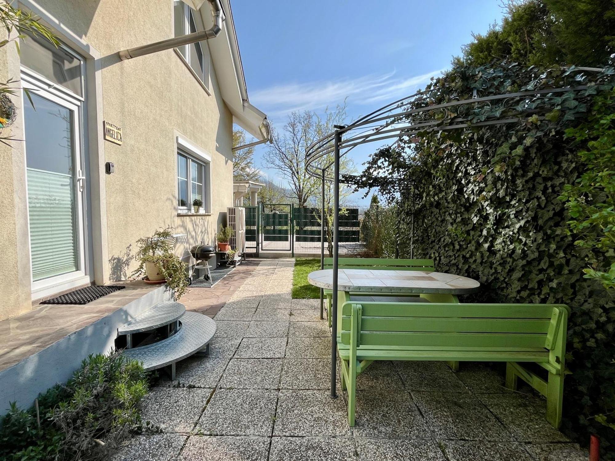 Garden Paradise Bled Apartments - Garden, Pond And Castle View Номер фото