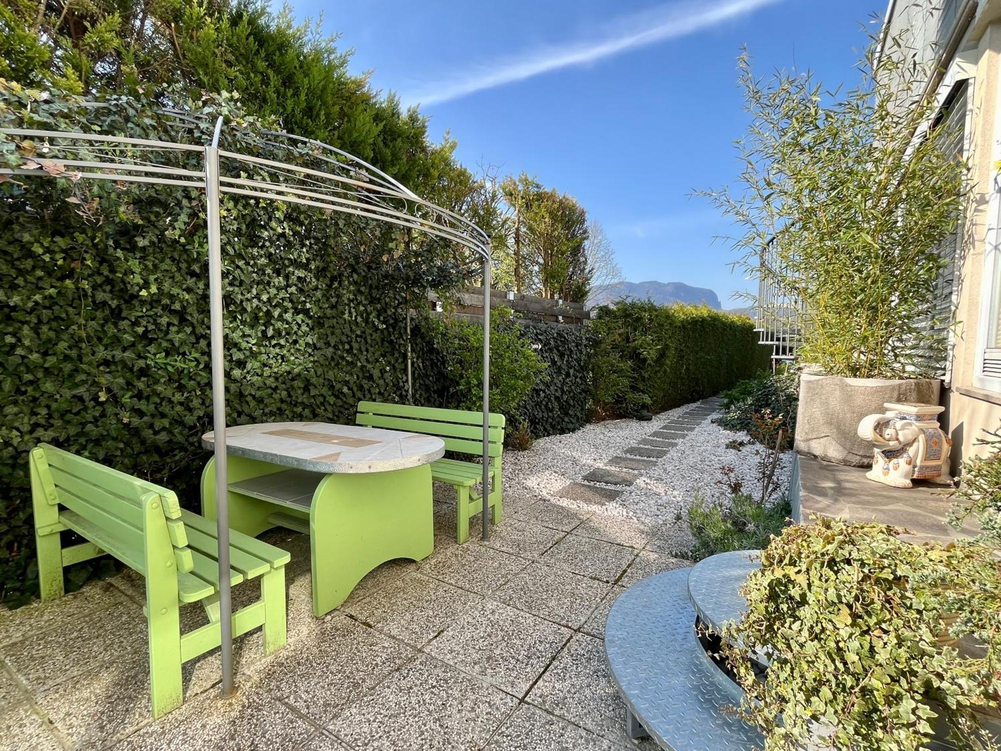 Garden Paradise Bled Apartments - Garden, Pond And Castle View Номер фото